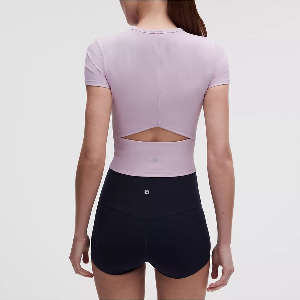 lululemon athletica Short Sleeve Cropped Top in Light Lavender